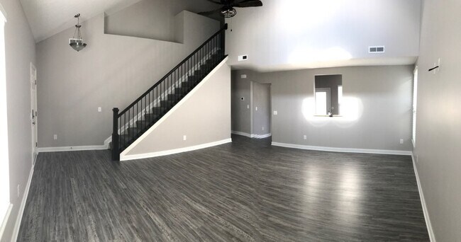 Building Photo - 2222 Tournament Way