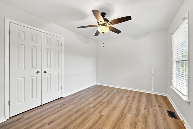 Building Photo - 126 Oakmont Dr