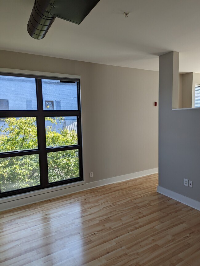 Bedroom, Facing Northeast - 535 S Upper St