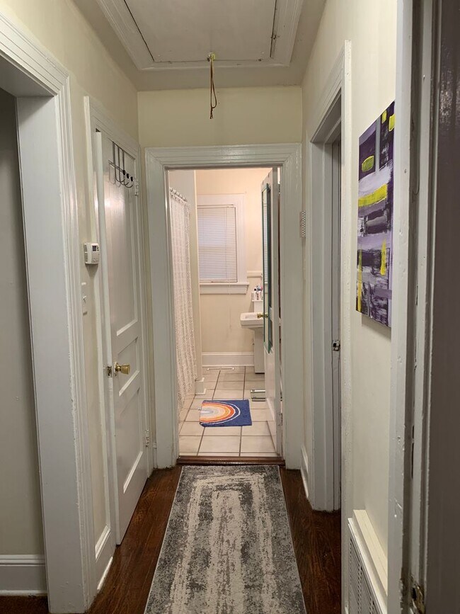 Building Photo - Grid 2 bedroom house available!