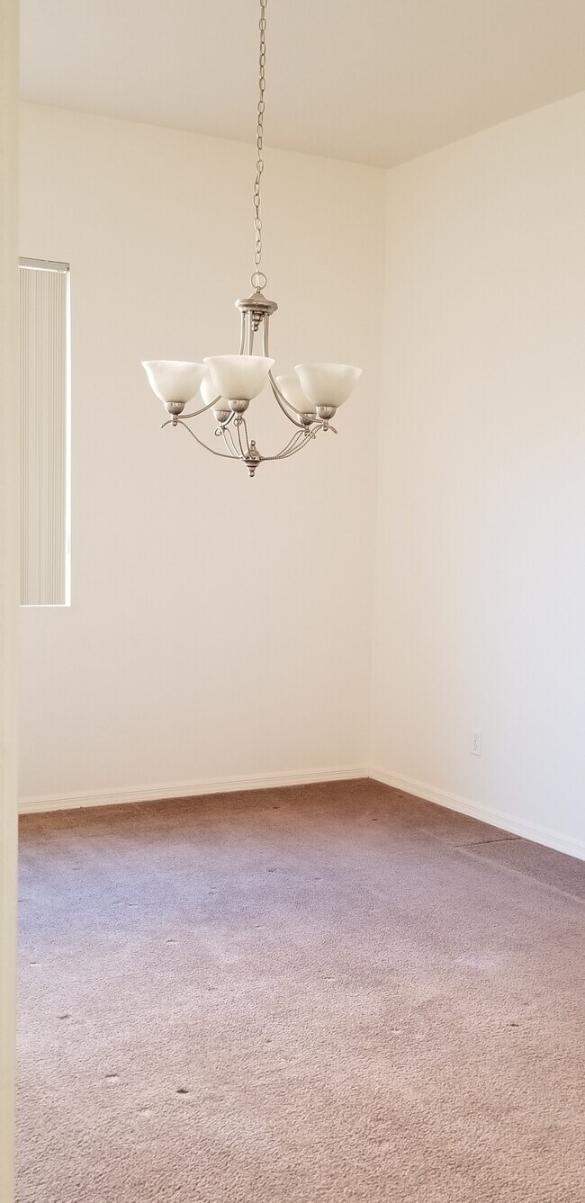 Building Photo - 4901 Oro Ln