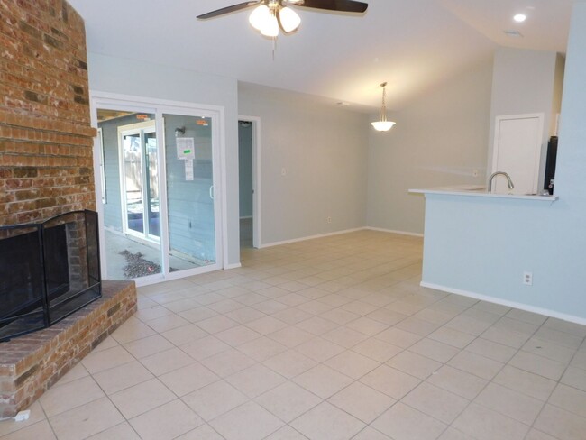 Building Photo - 2606GARR