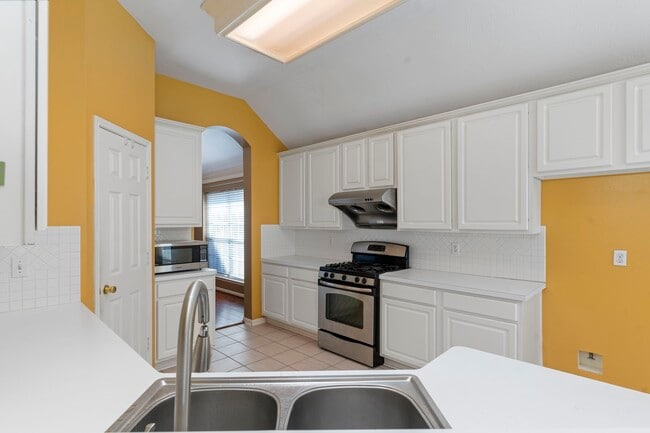 Building Photo - 10415 Courtley St
