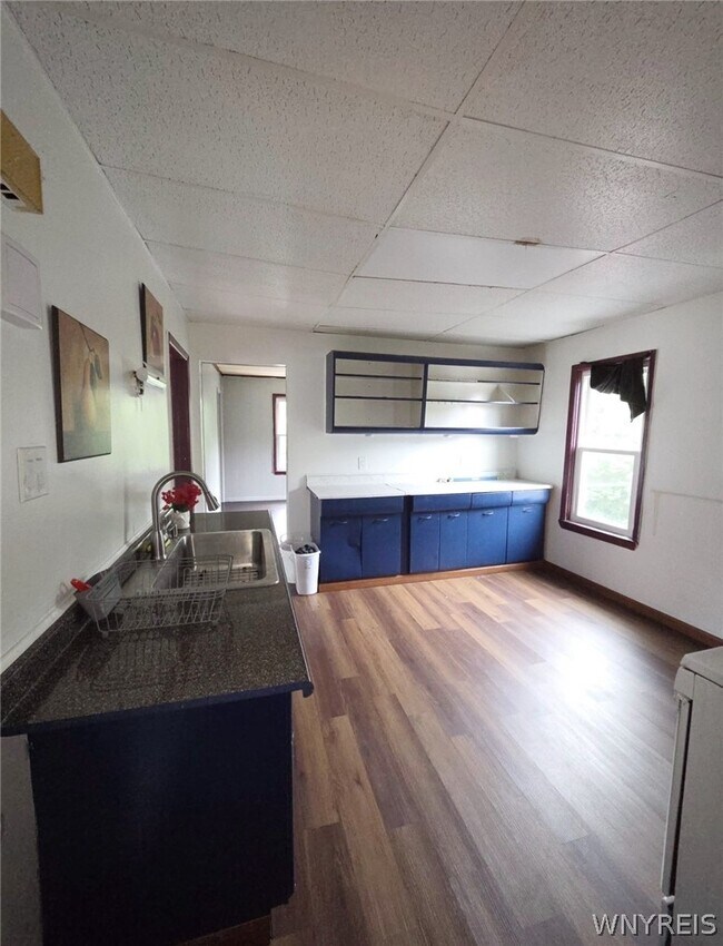 Building Photo - 1037 Walden Ave