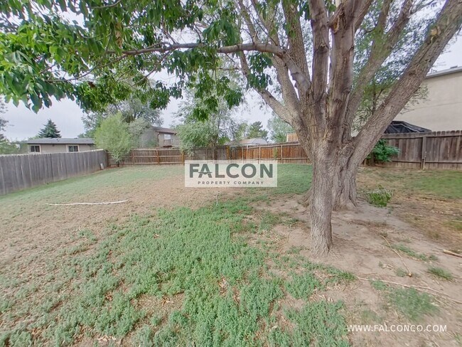 Building Photo - 2114 Shawnee Dr