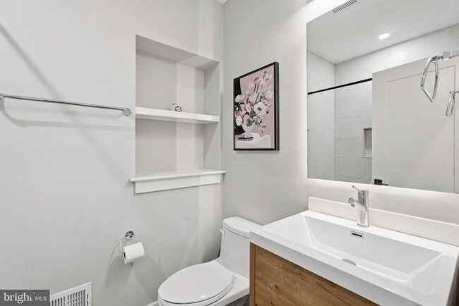Building Photo - 1343 Otis Pl NW
