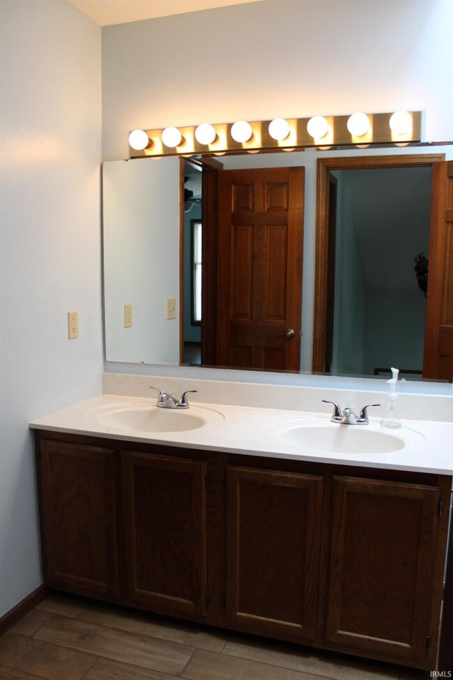 Building Photo - 6034 Sawmill Woods Dr