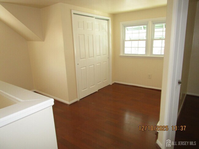 Building Photo - 25 Hull Dr