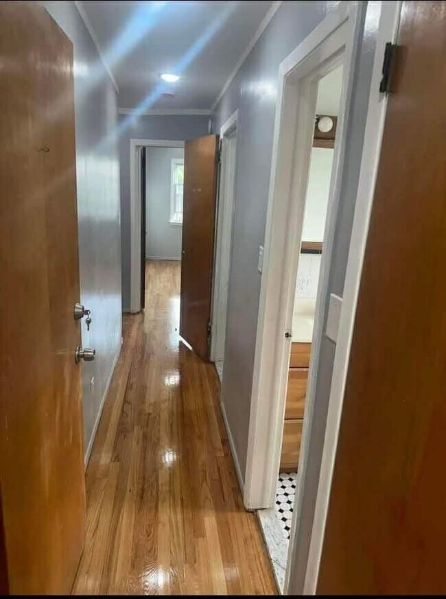 Building Photo - 22 E 18th St