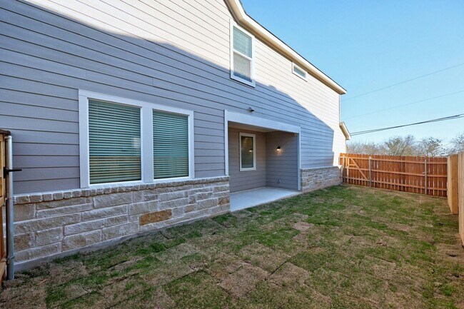 Building Photo - Modern Comfort in Avery Centre – Ready for You!