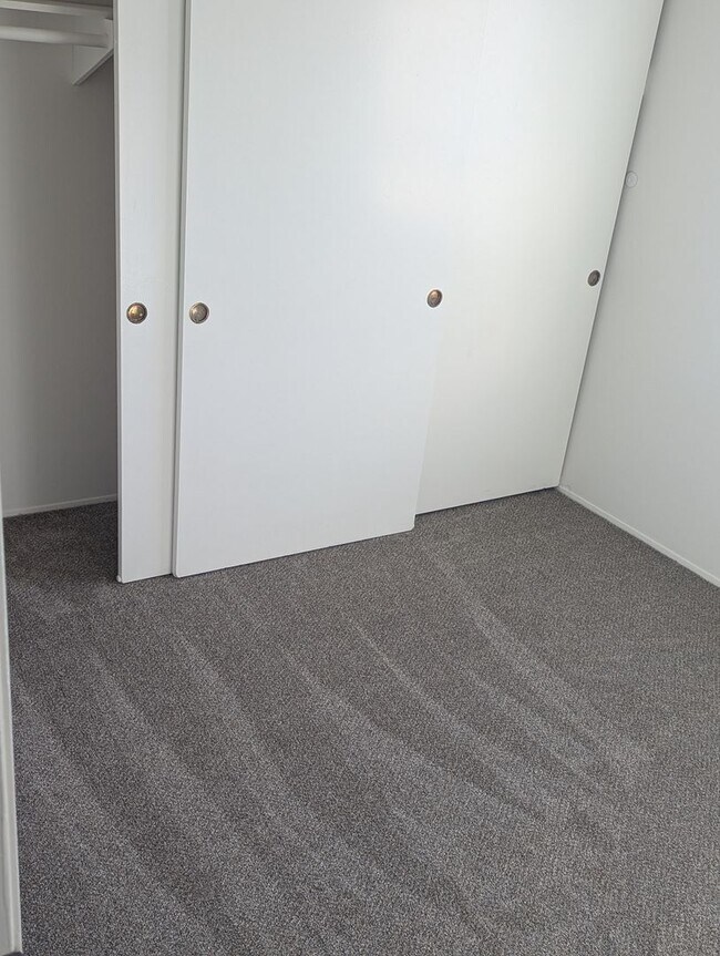 Building Photo - Clairemont Mesa 4 bed/2.5 bath townhouse rental available now!