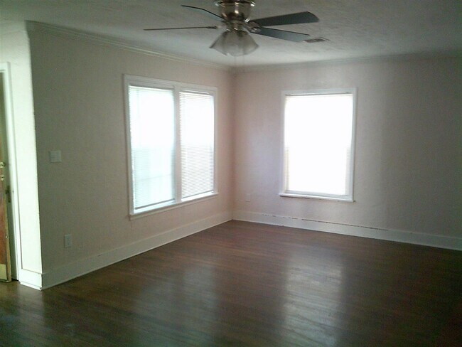 Building Photo - 1801 NW Bell Ave