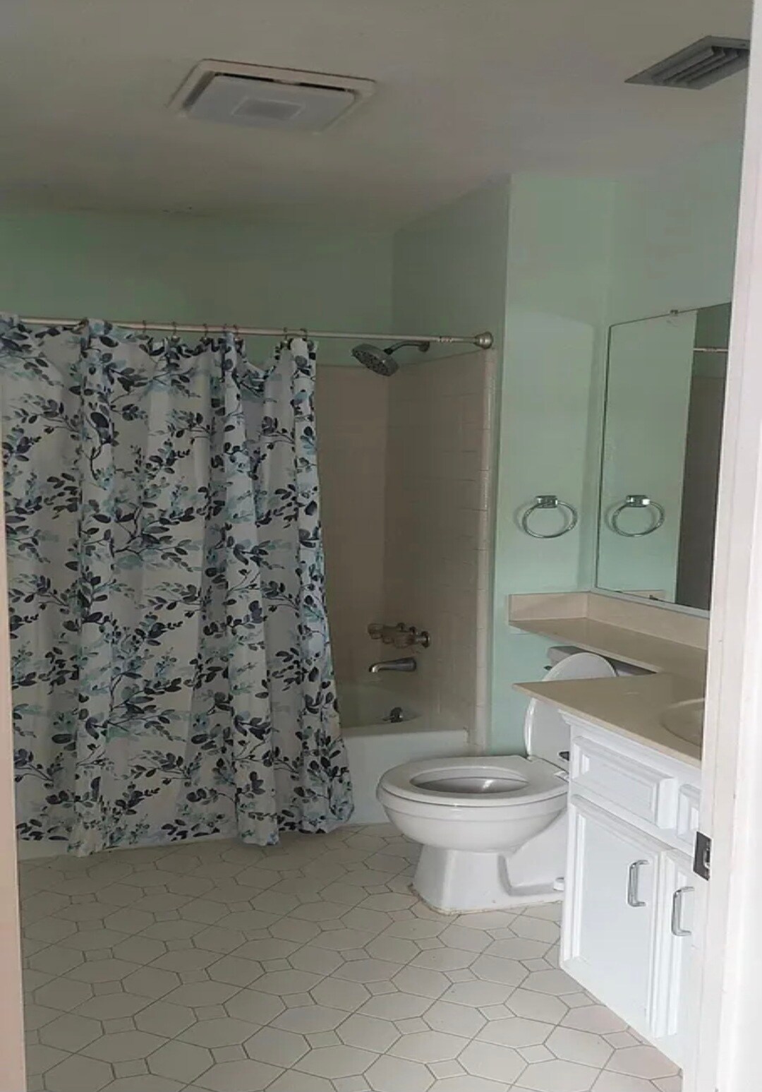 Building Photo - 115 Sandlewood Cir N