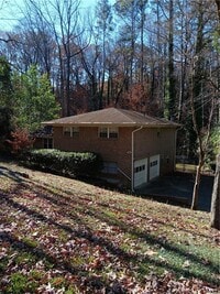 Building Photo - 1415 Bubbling Creek Rd NE