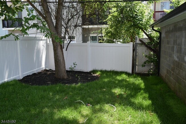 Building Photo - 170 N 18th St