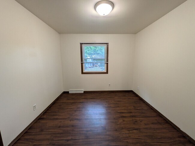 Building Photo - Trafalger Place Duplex