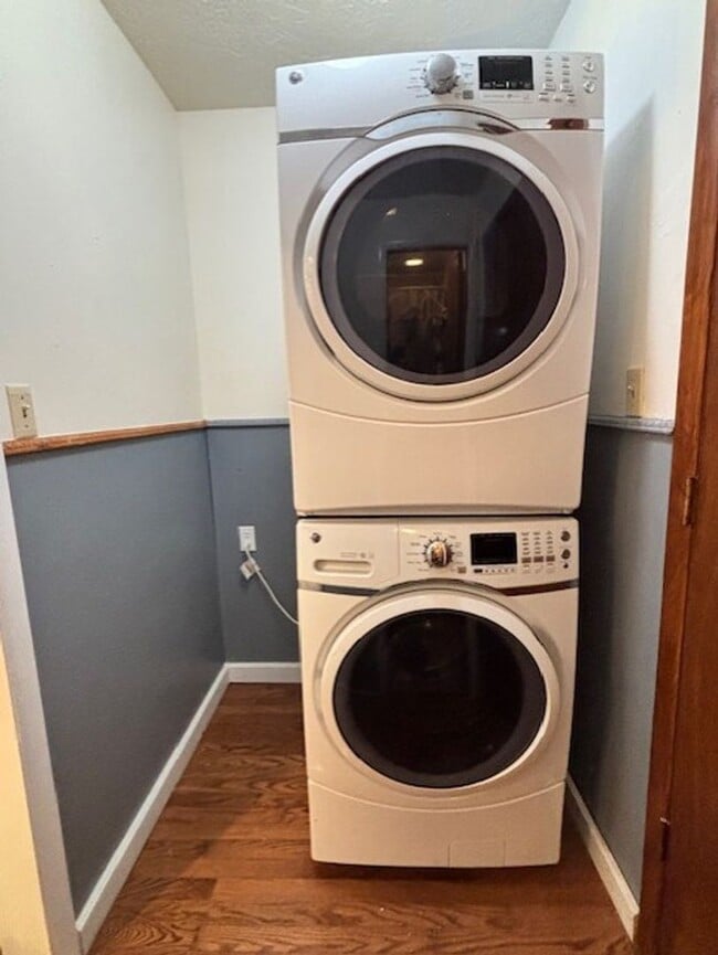Building Photo - (3) Bed/(2) Bath with Storm Shelter and Mo...