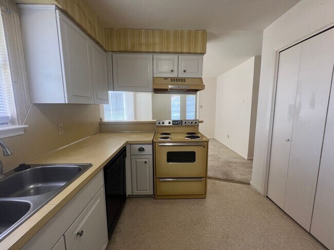 Building Photo - Duplex