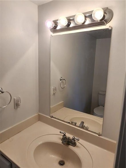 Building Photo - 870 Marina Dr