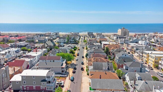 Building Photo - 10 S Troy Ave