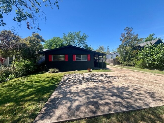 Building Photo - Sunshine-5408