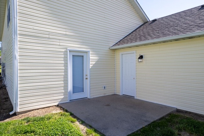 Building Photo - 5009-5011 Betty Jean Way