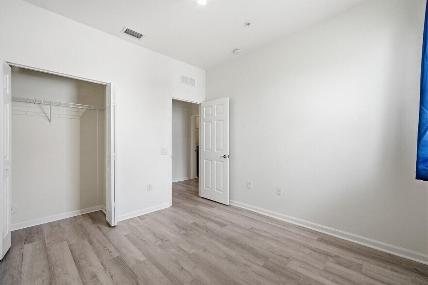 Building Photo - 4501 Mimosa Ter