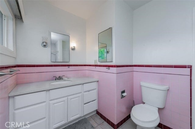 Building Photo - 2832 E Farview Ln