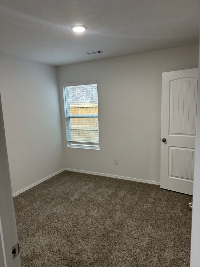 Building Photo - Charming 3-Bedroom Home in White Oak Crossing | Cozy Living You’ll Love