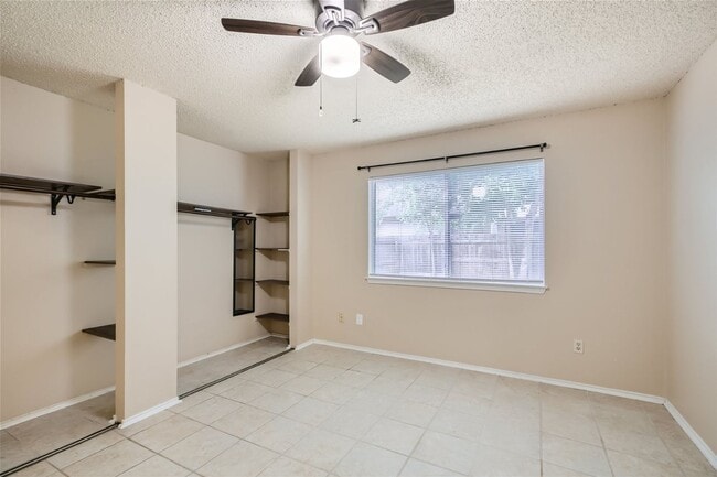 Building Photo - Cozy Single Story!!