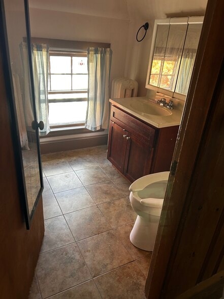 Building Photo - 176 Brush Hill Rd