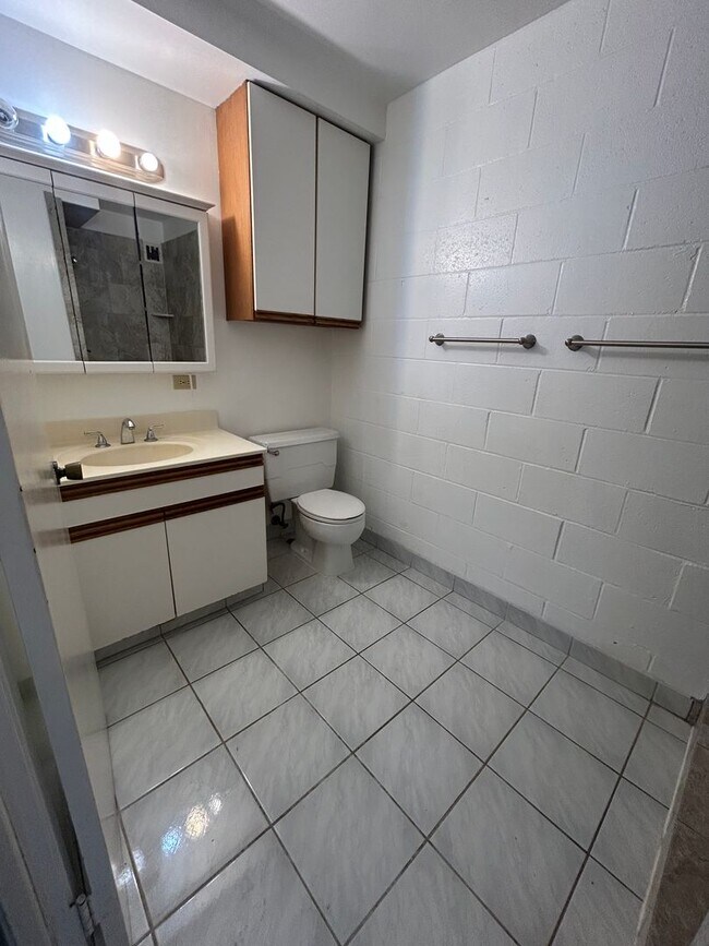 Building Photo - Available on 10/01/25, 660 sq ft, 2 Bedroo...