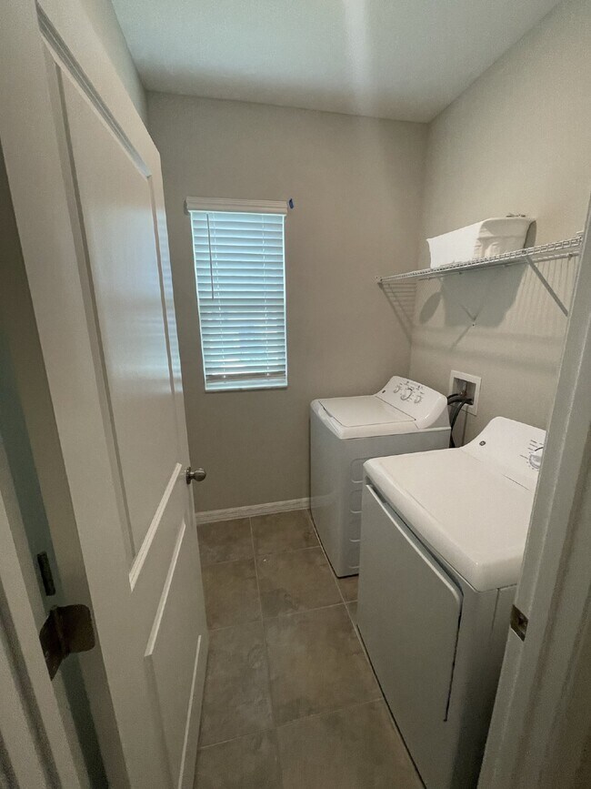 Building Photo - "Charming 3-Bedroom Wesley Chapel Home with Granite Finishes & Spacious 1,807 Sq Ft great Layout....