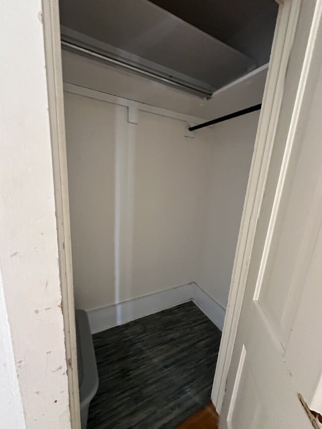 Building Photo - Exciting 4 Bed 1 Bath close to UWEC!