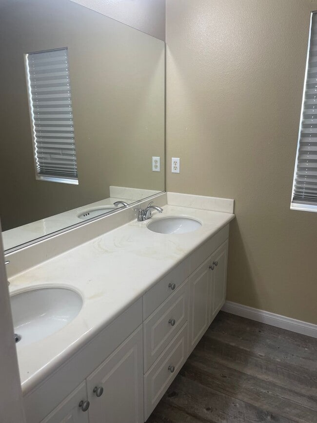 Building Photo - Pool/Spa Home