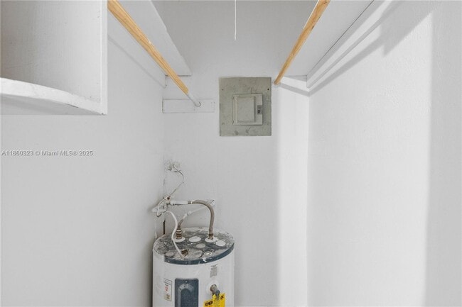 Building Photo - 1050 SW 28th St