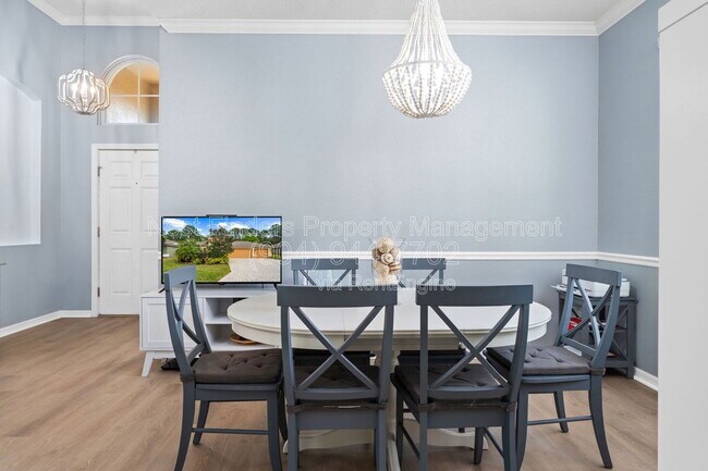 Building Photo - 409 Los Caminos Street