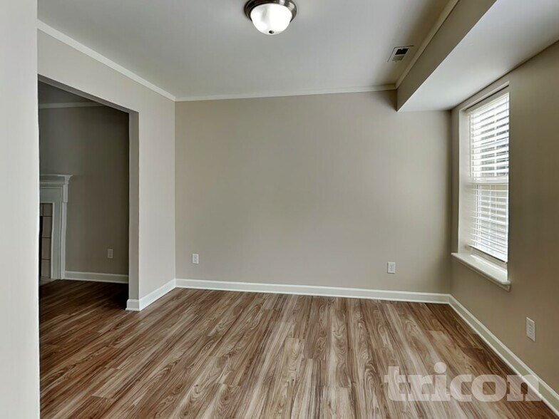 Building Photo - 3933 Far West Dr