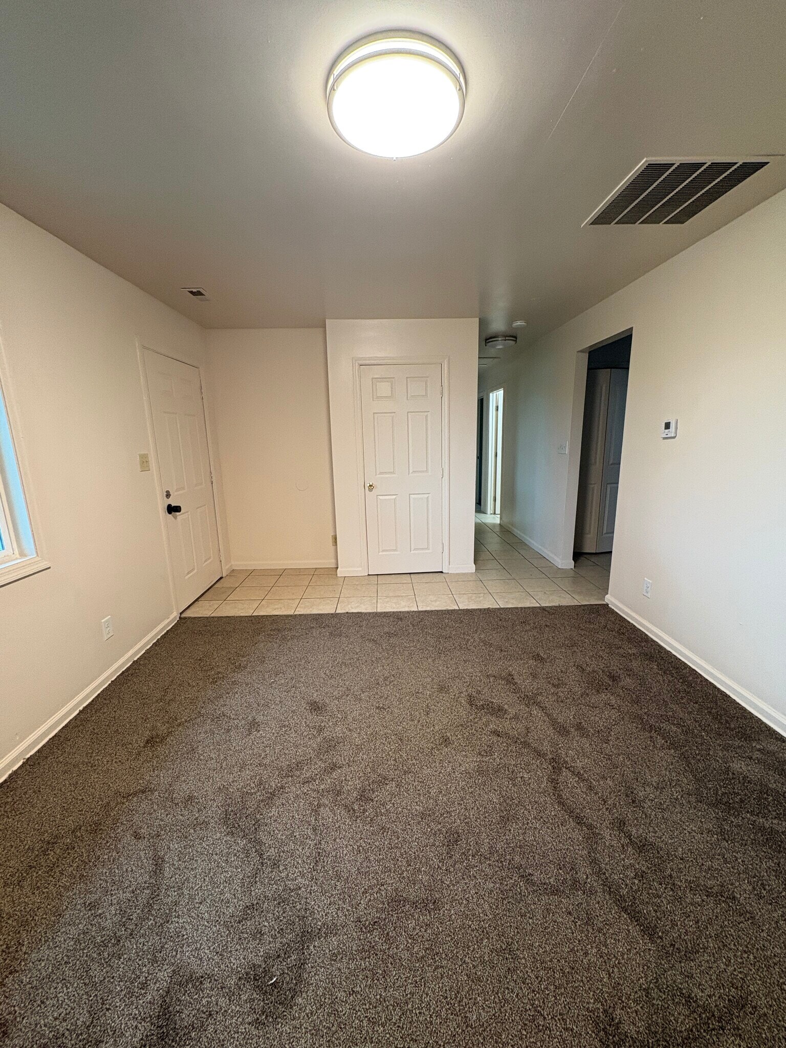 Building Photo - 4425 Thompson Dr