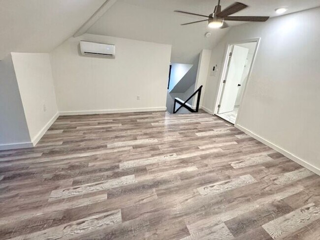 Building Photo - Historic Large Beautiful midtown home near Rhodes College available for Rent!