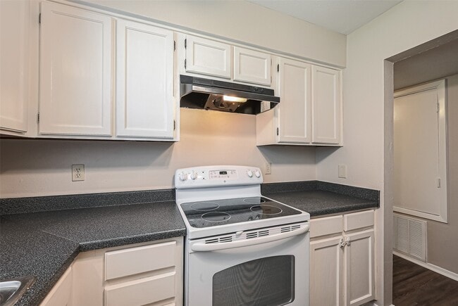 Building Photo - 2711 Quarry Hill Rd