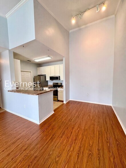 Building Photo - 10123 Courtney Palms Blvd