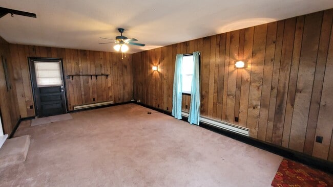 Building Photo - 433 Kenmore St