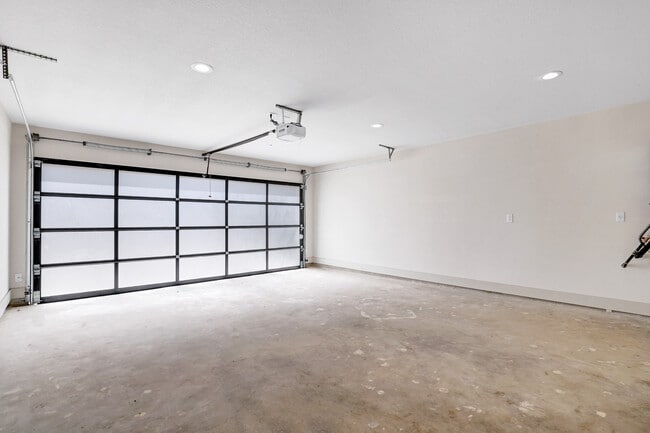 Building Photo - 218 Pinckney St