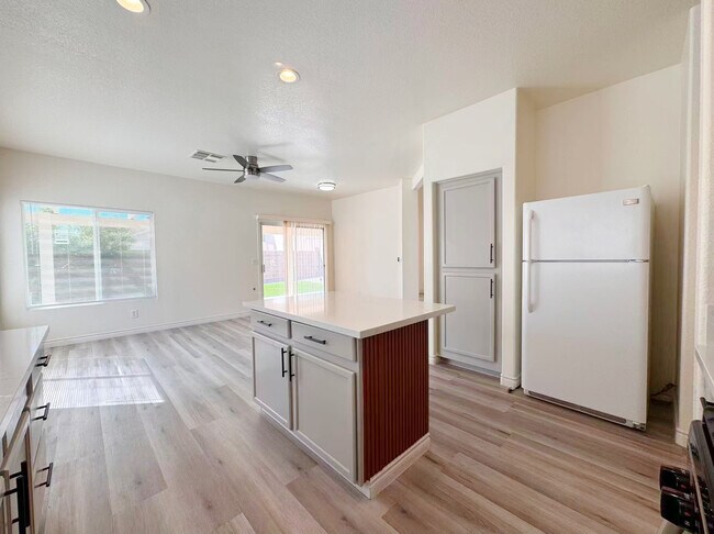 Building Photo - 7849 Blue Brook Dr