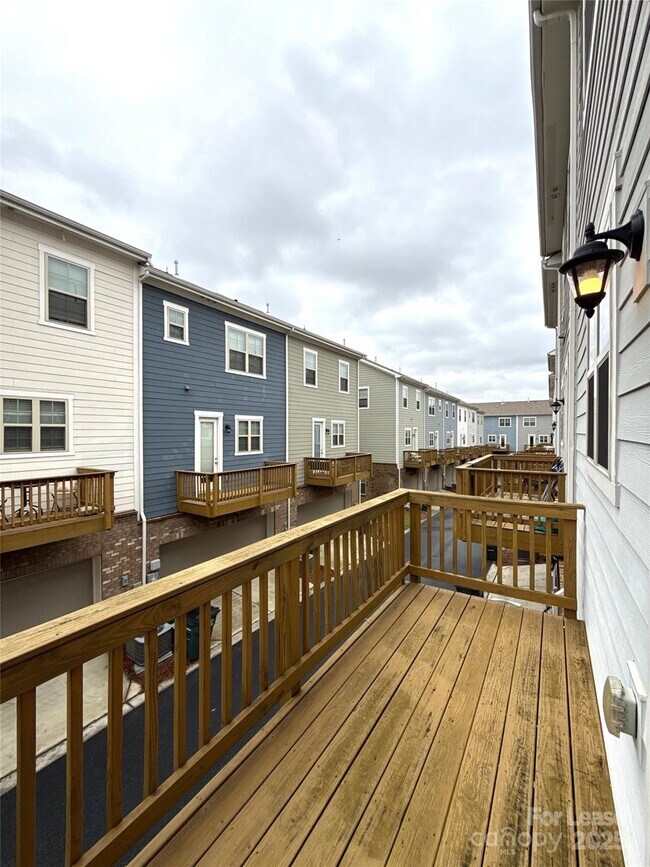 Building Photo - 1138 Doveridge St