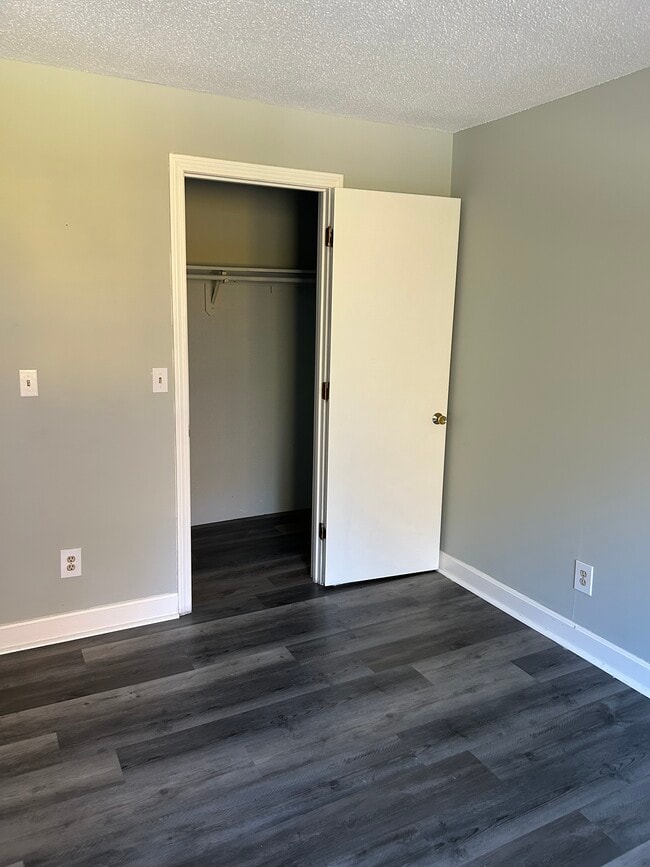 Building Photo - 379 Huse Rd