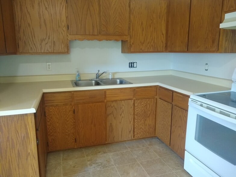 Kitchen - 1050 Cedar St