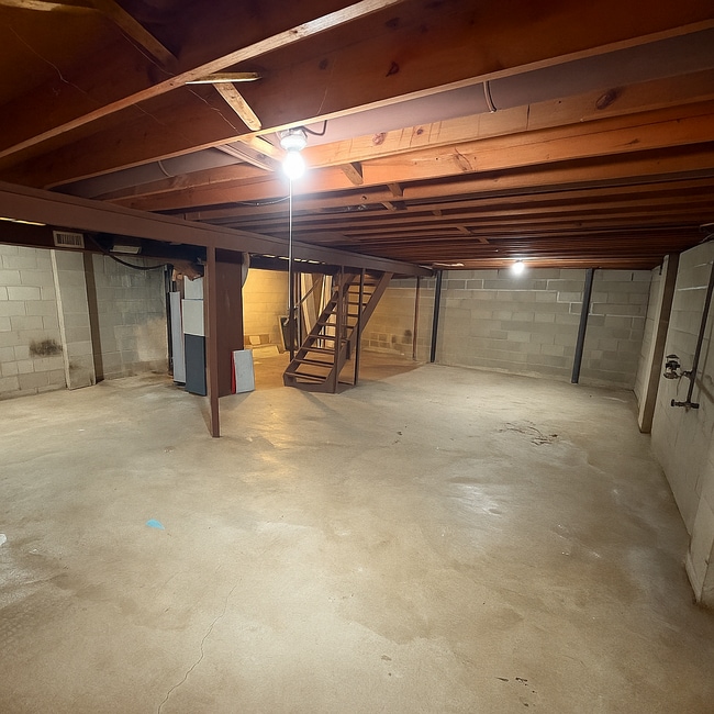 Building Photo - 2526 Queenswood Dr