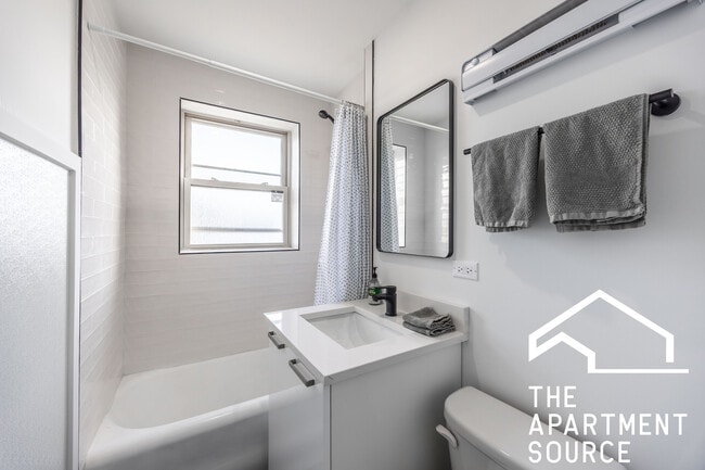 Building Photo - 1555 W Hollywood Ave